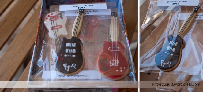 Presentación de las galletitas, empaquetadas individualmentea con cartelito personalizado y en una cajita a juego